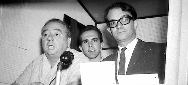 Δεξιά με τα γυλιά ο Κάρλος Σολέ, στα δημοσιογραφικά του "Σεντενάριο"